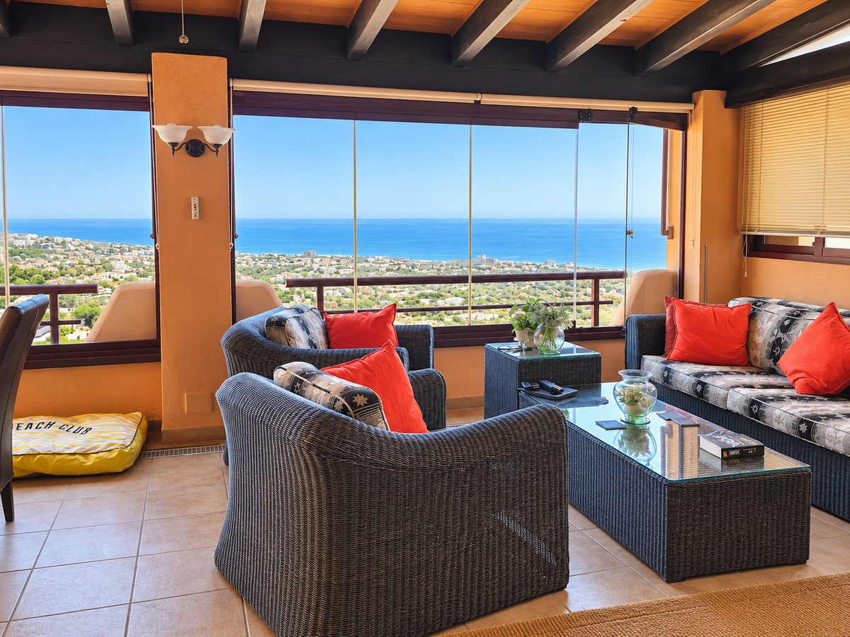 3 Bed Middle Floor Apartment in Calahonda