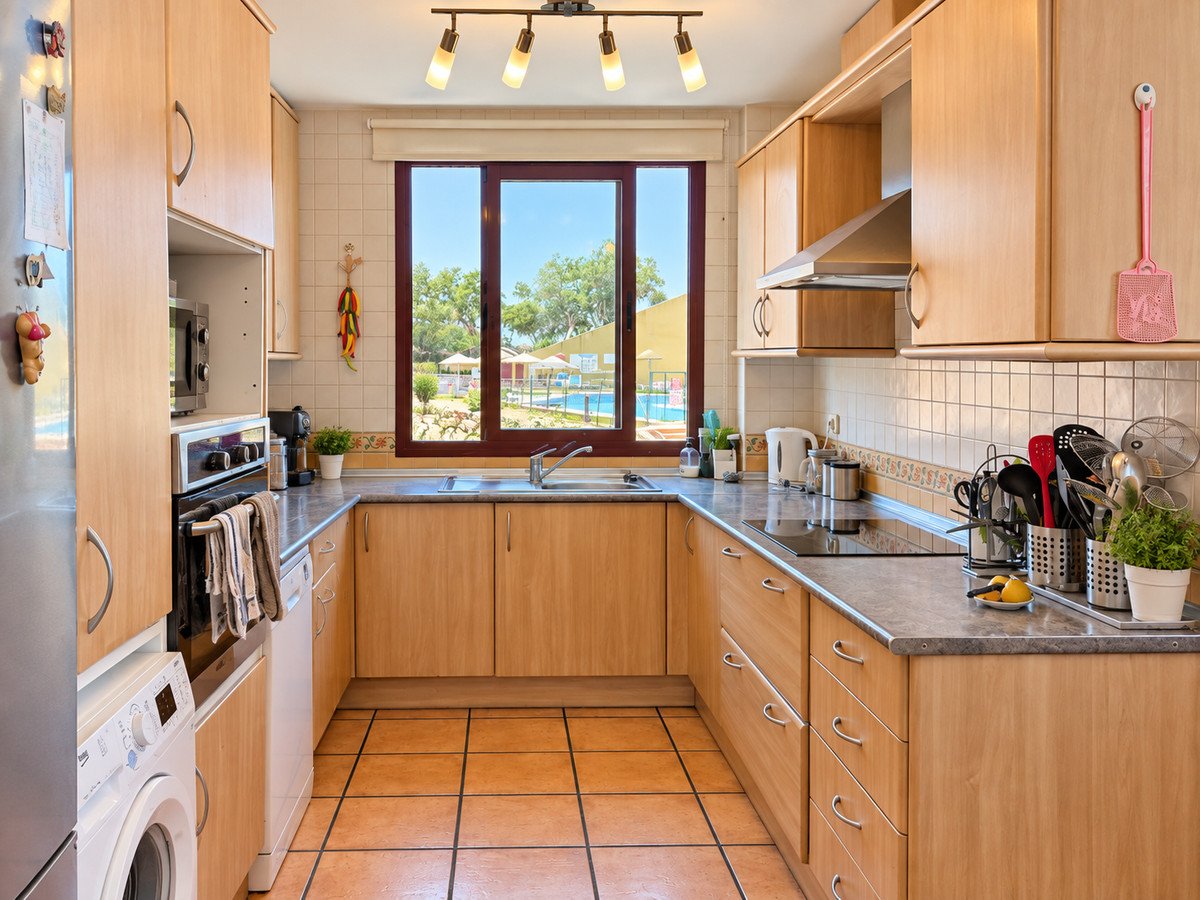 3 Bed Middle Floor Apartment in Calahonda
