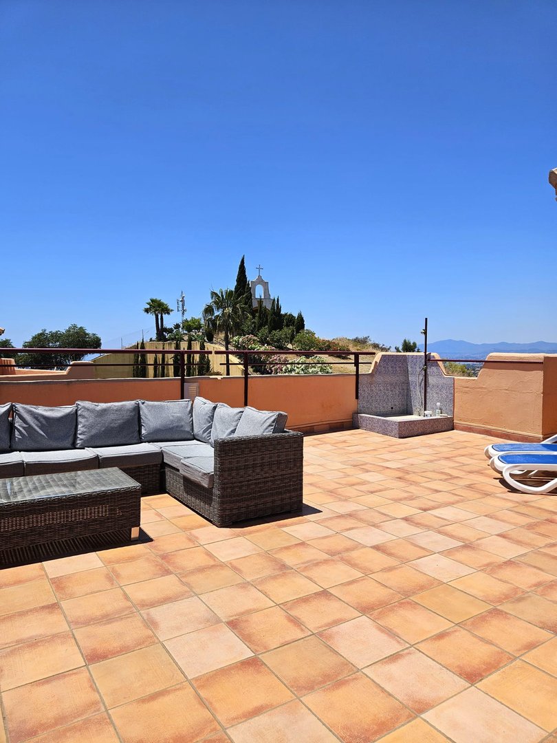 3 Bed Middle Floor Apartment in Calahonda