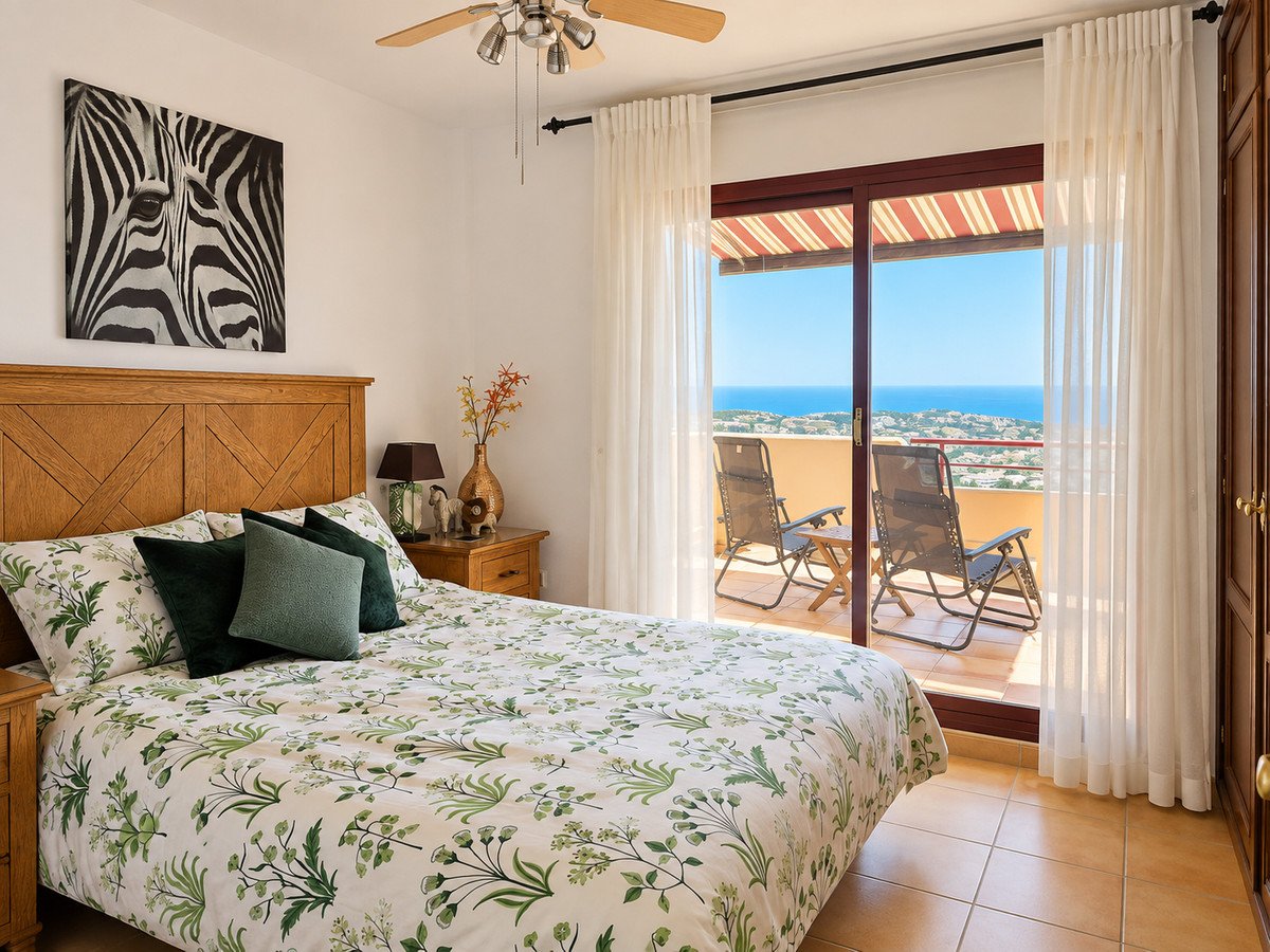 3 Bed Middle Floor Apartment in Calahonda