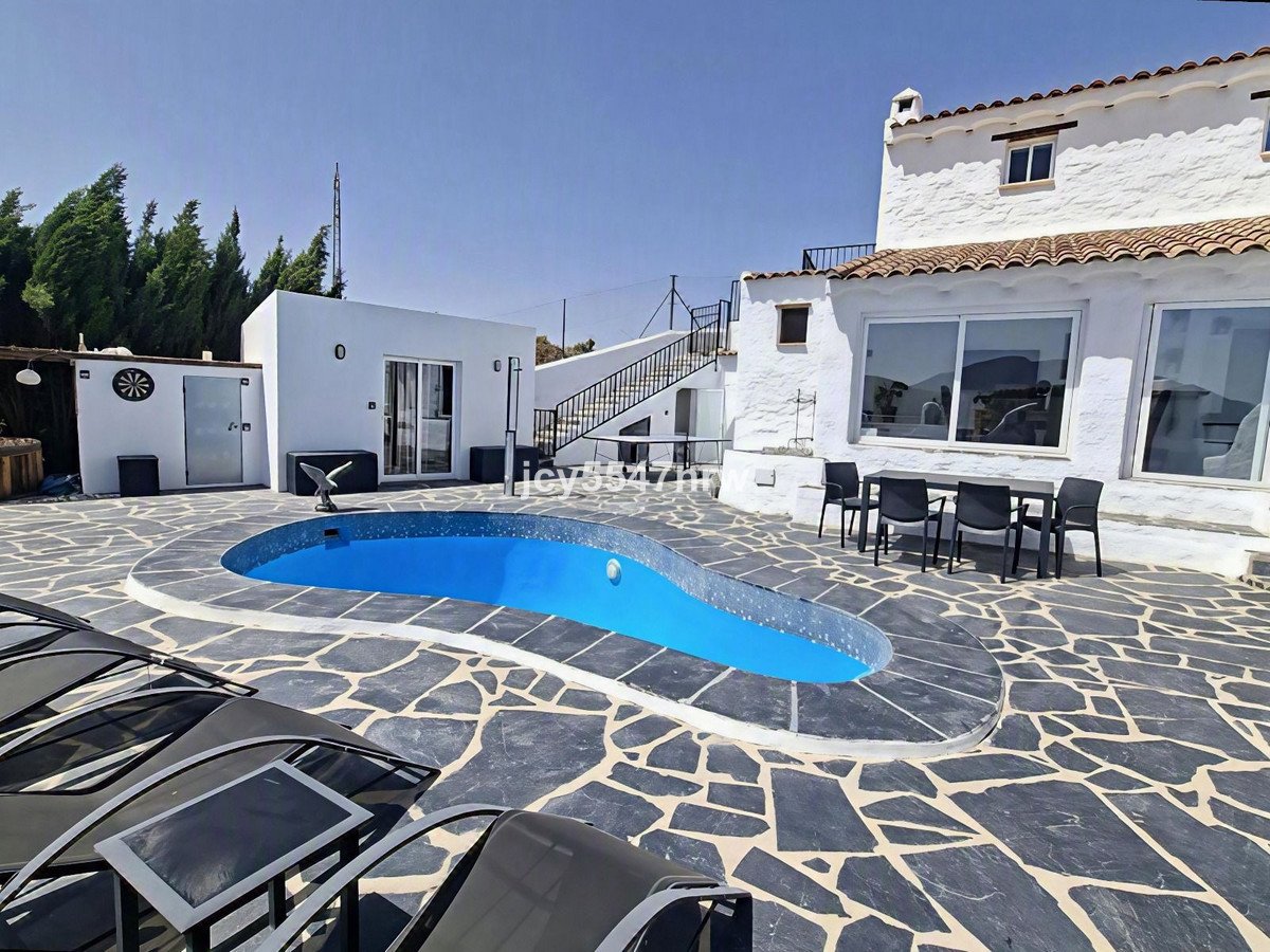 4 Bed Finca - Cortijo in Freila