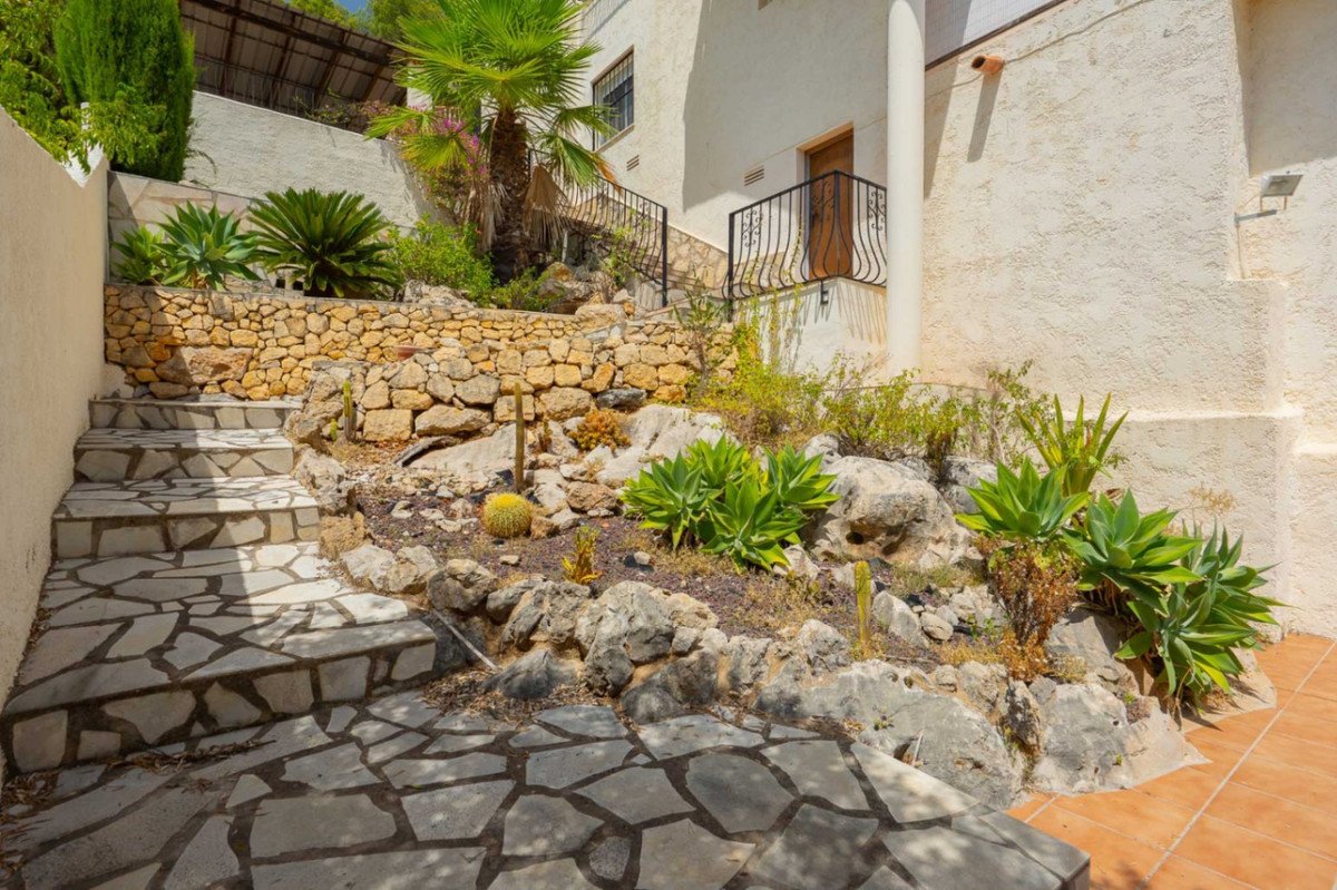 5 Bed Detached Villa in Jalon