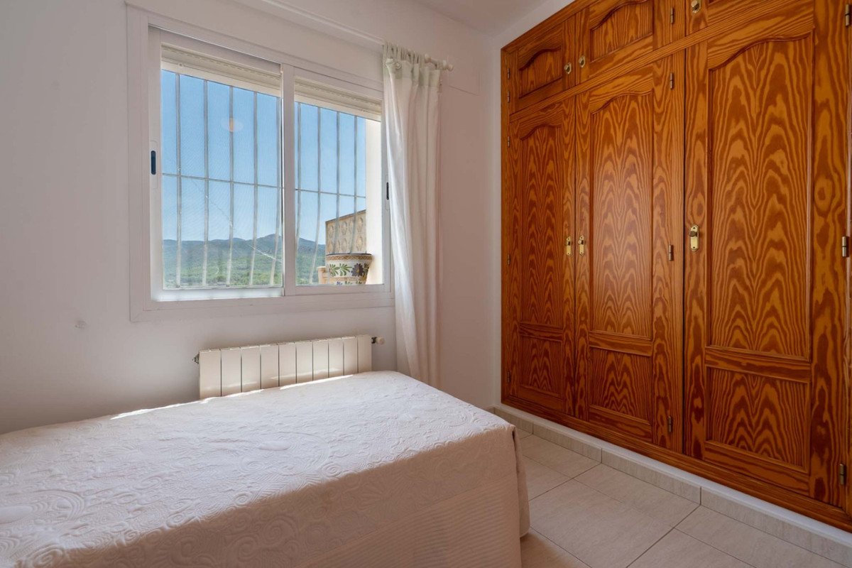 5 Bed Detached Villa in Jalon