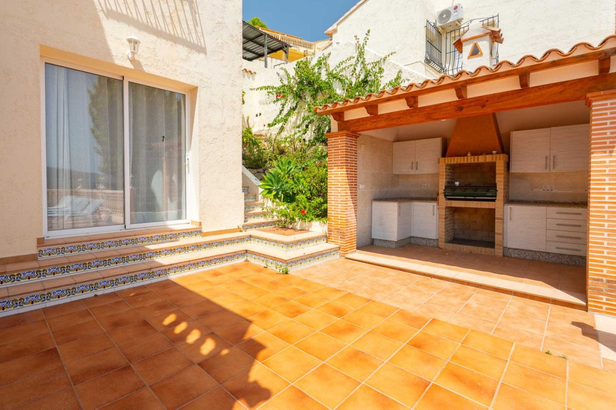 5 Bed Detached Villa in Jalon