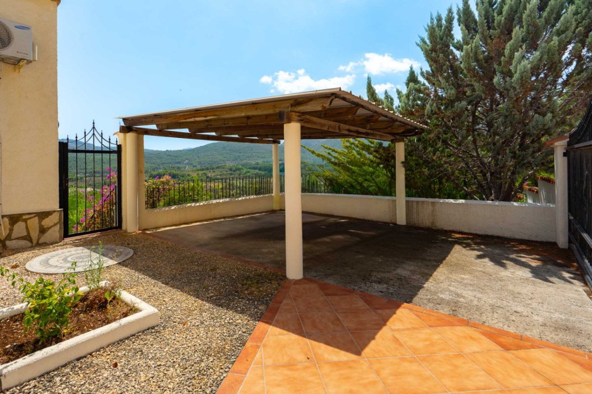 5 Bed Detached Villa in Jalon