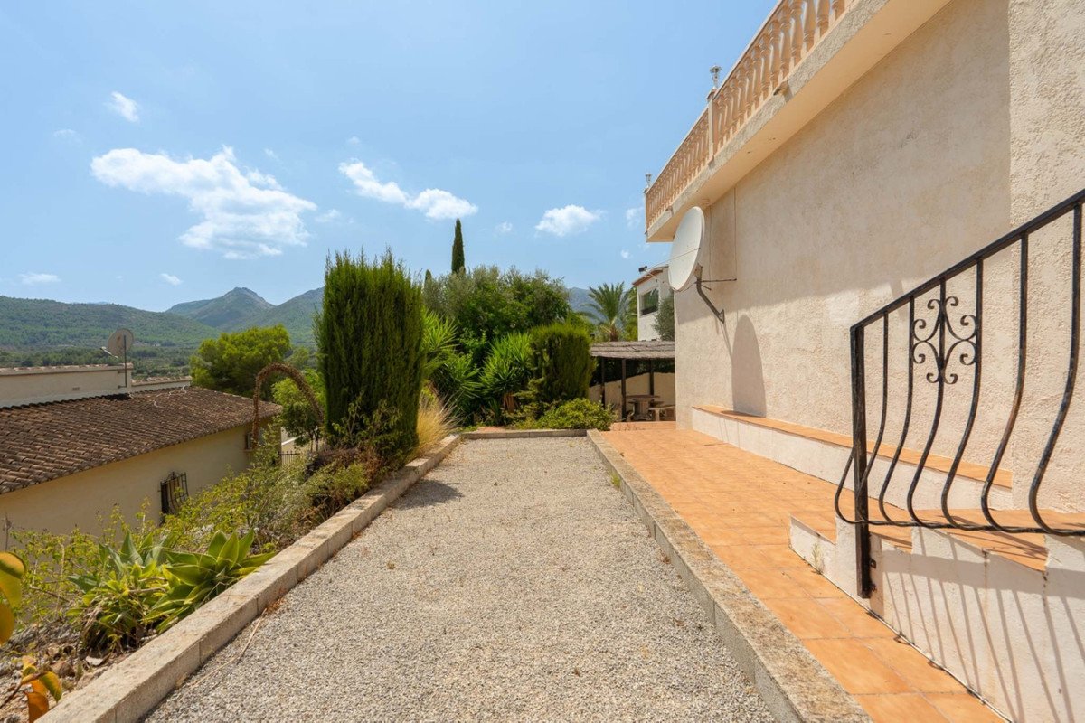 5 Bed Detached Villa in Jalon