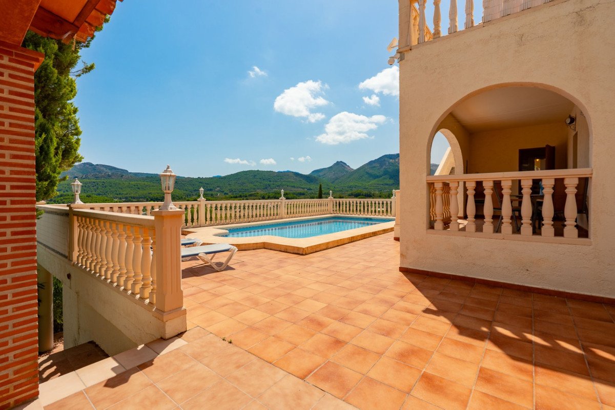 5 Bed Detached Villa in Jalon