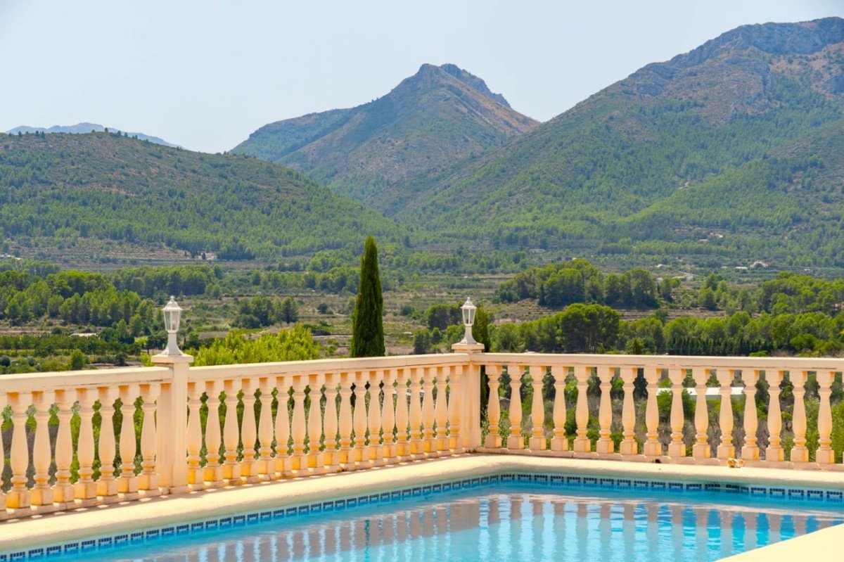 5 Bed Detached Villa in Jalon
