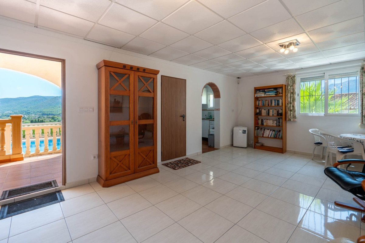 5 Bed Detached Villa in Jalon