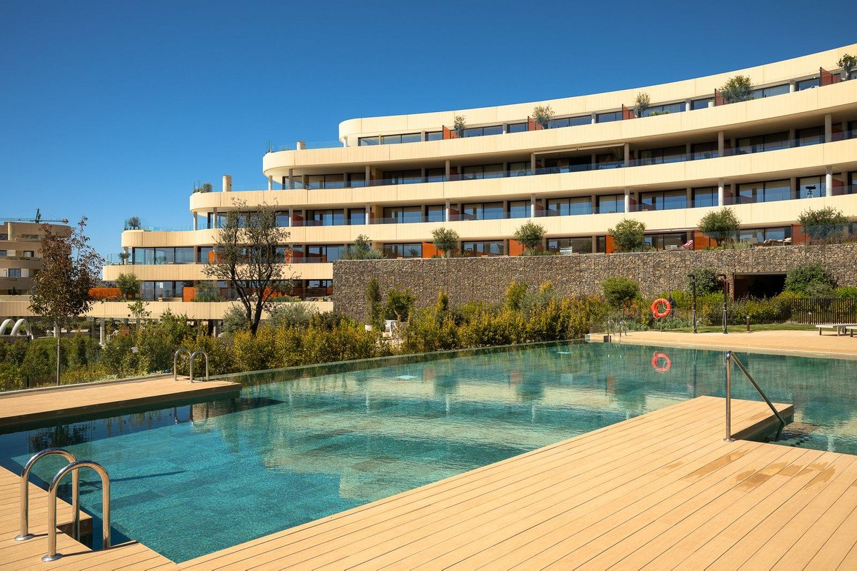 2 Bed Middle Floor Apartment in Fuengirola