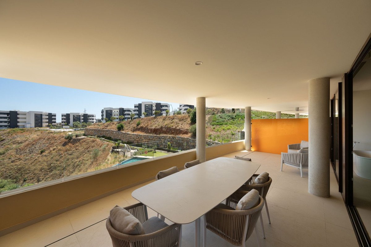 2 Bed Middle Floor Apartment in Fuengirola