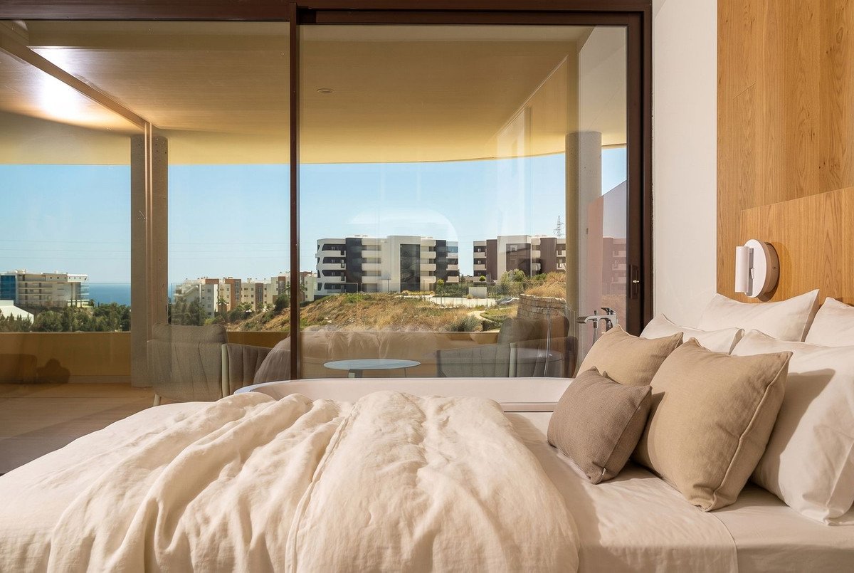 2 Bed Middle Floor Apartment in Fuengirola