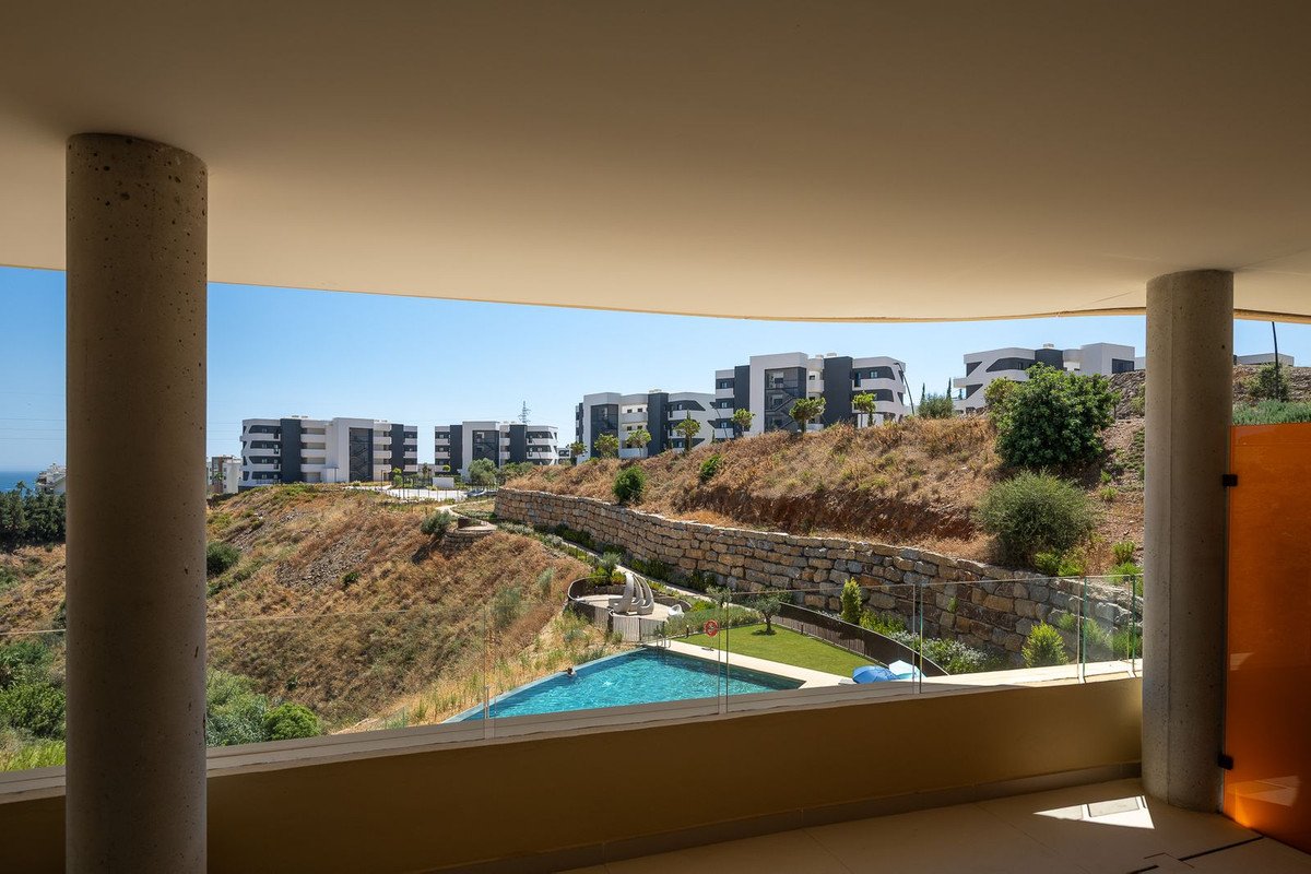 2 Bed Middle Floor Apartment in Fuengirola