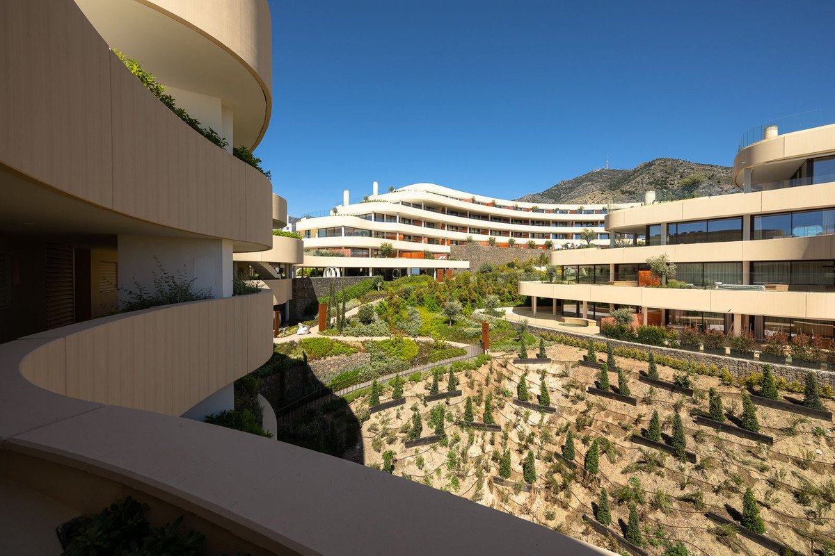 2 Bed Middle Floor Apartment in Fuengirola