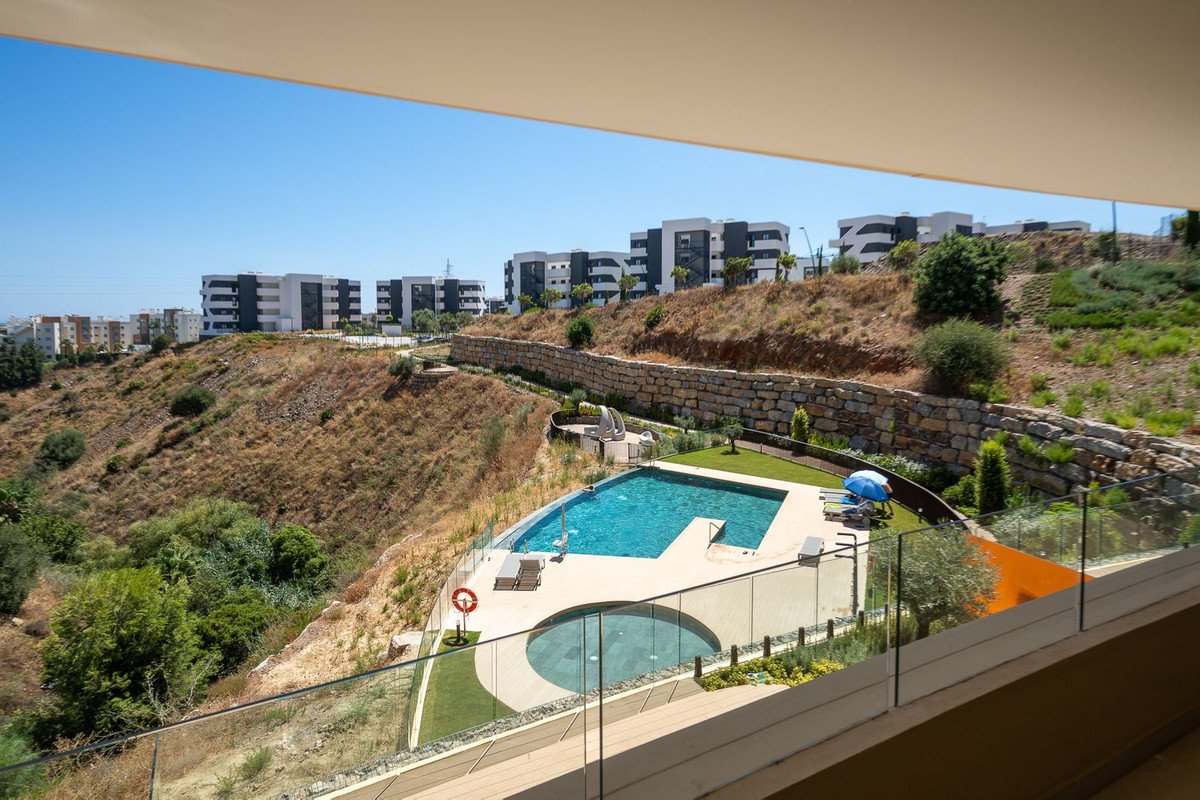 2 Bed Middle Floor Apartment in Fuengirola