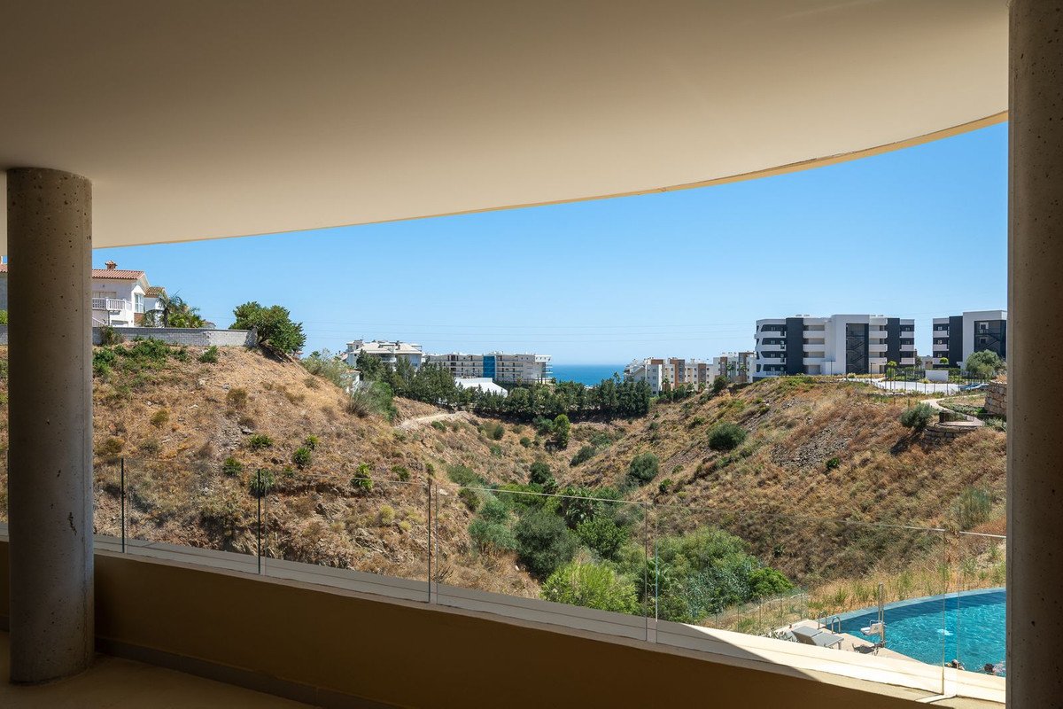 2 Bed Middle Floor Apartment in Fuengirola