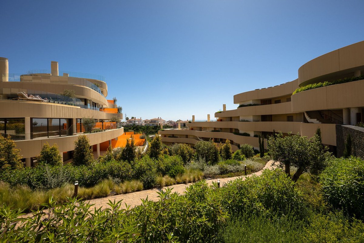 2 Bed Middle Floor Apartment in Fuengirola