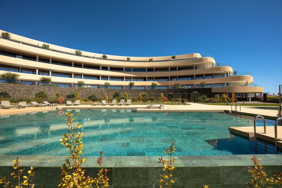2 Bed Middle Floor Apartment in Fuengirola