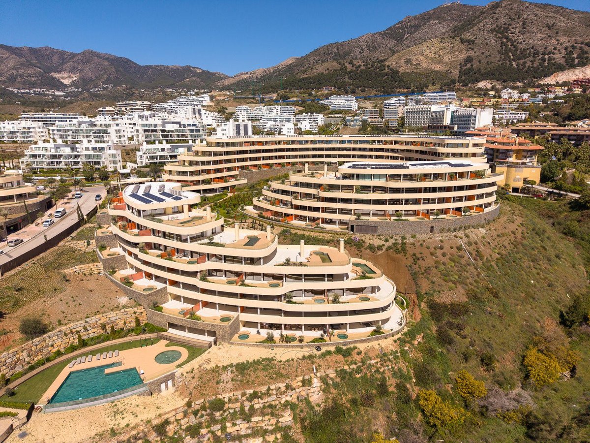 2 Bed Middle Floor Apartment in Fuengirola