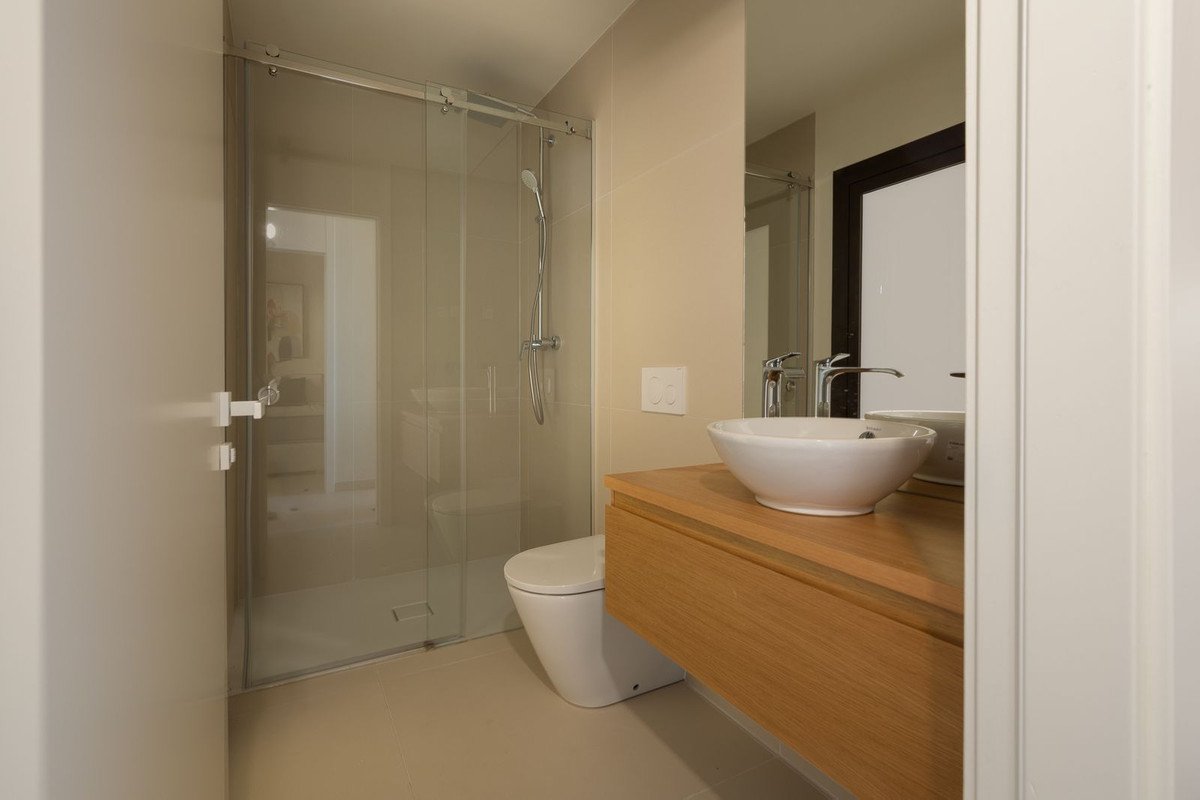 2 Bed Middle Floor Apartment in Fuengirola
