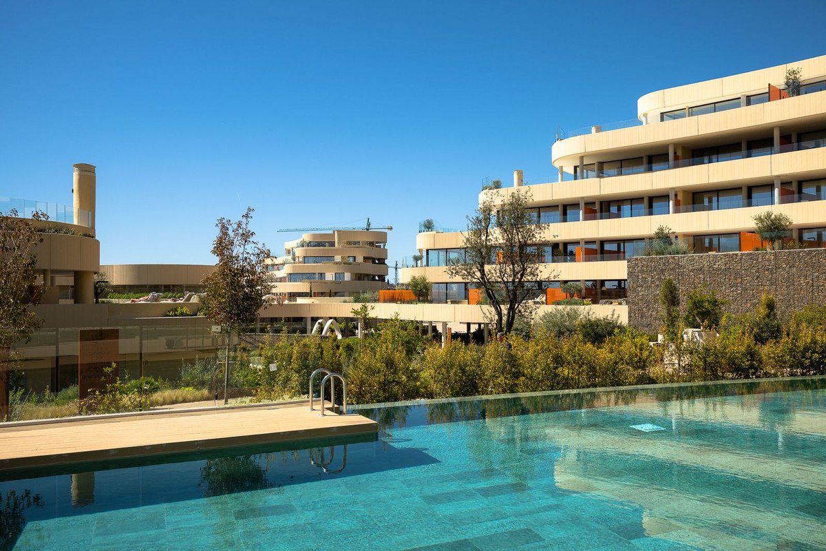 2 Bed Middle Floor Apartment in Fuengirola
