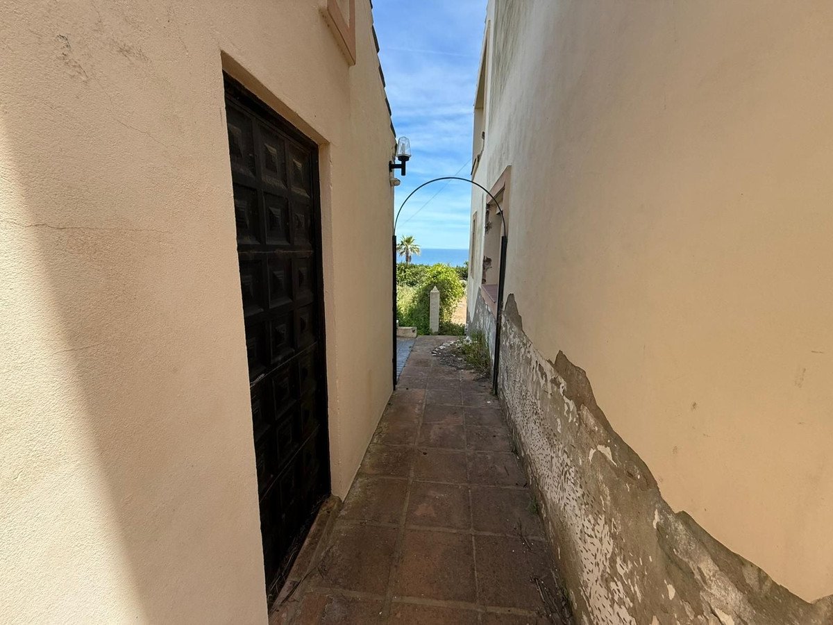 4 Bed Detached Villa in Manilva