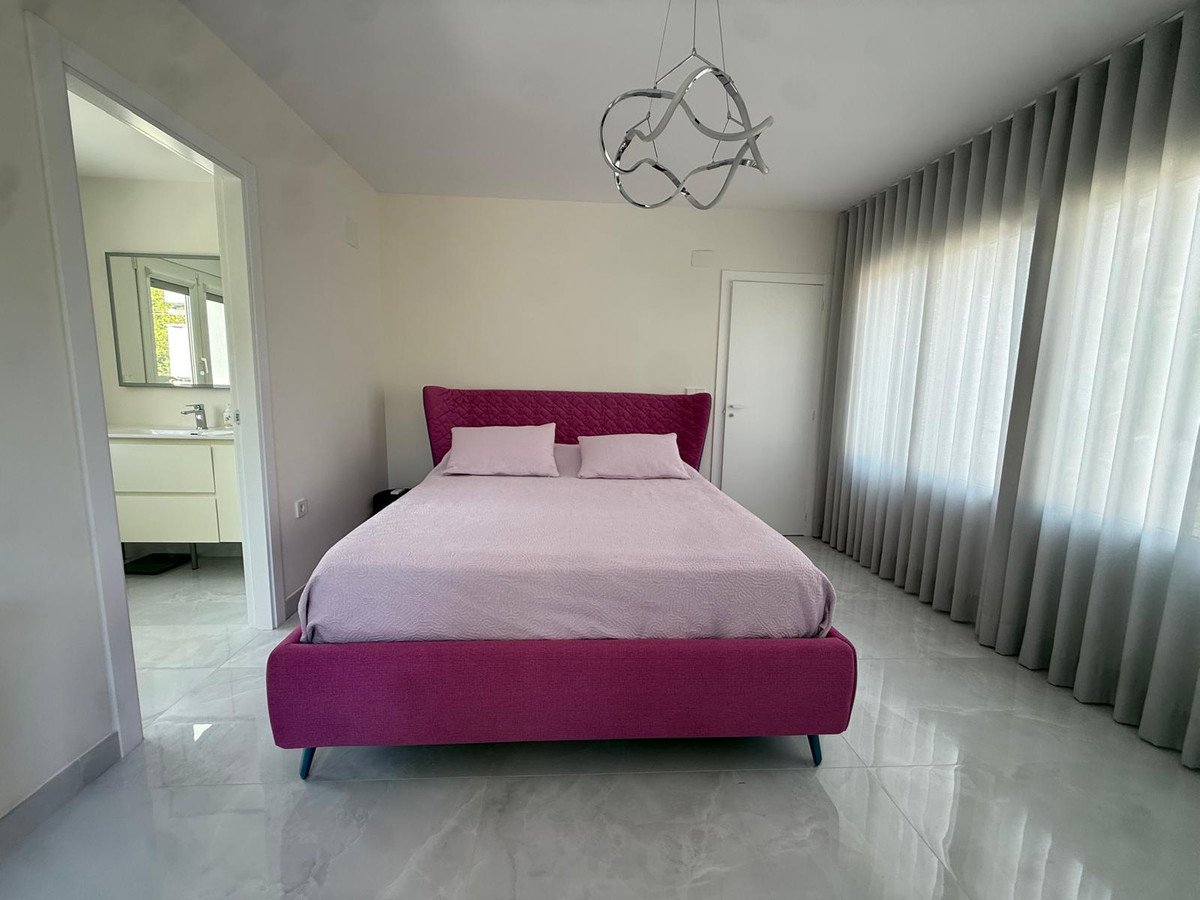 5 Bed Detached Villa in Denia