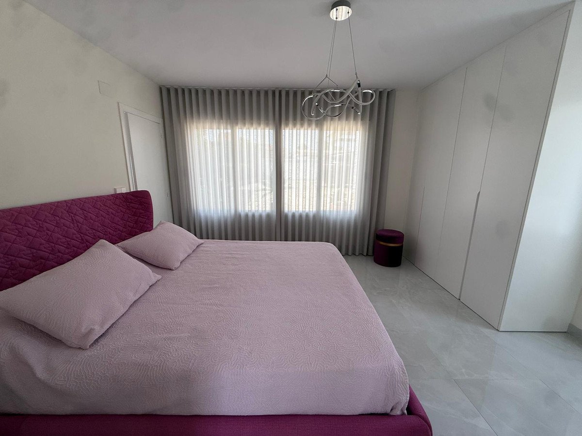 5 Bed Detached Villa in Denia