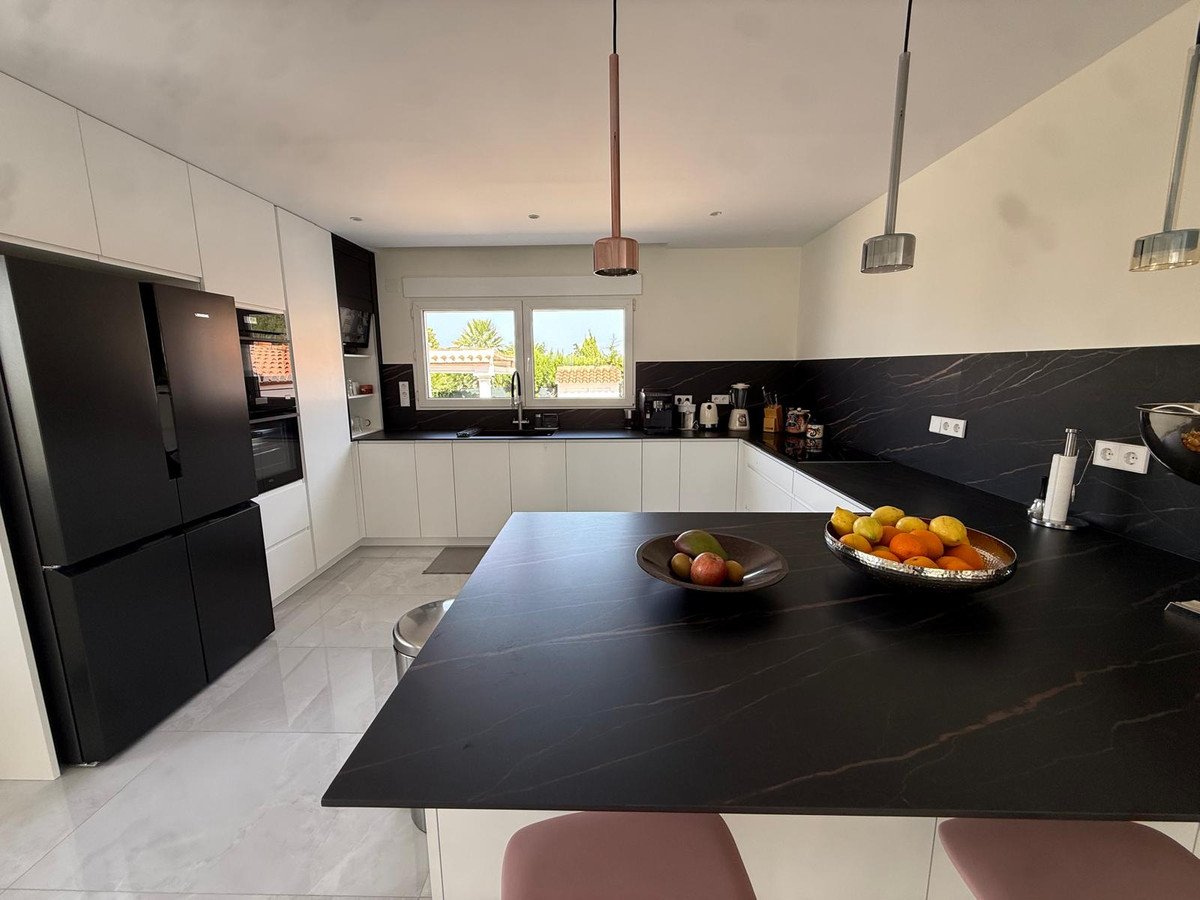 5 Bed Detached Villa in Denia