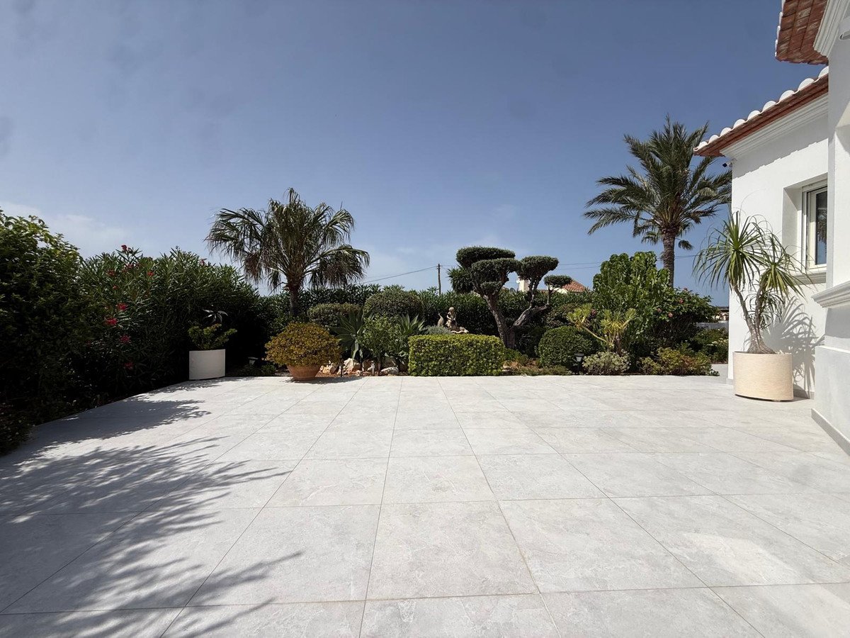 5 Bed Detached Villa in Denia