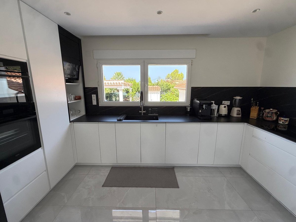 5 Bed Detached Villa in Denia