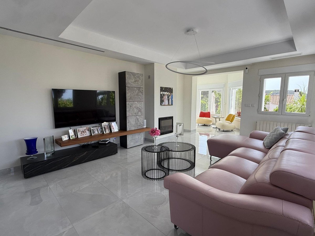 5 Bed Detached Villa in Denia