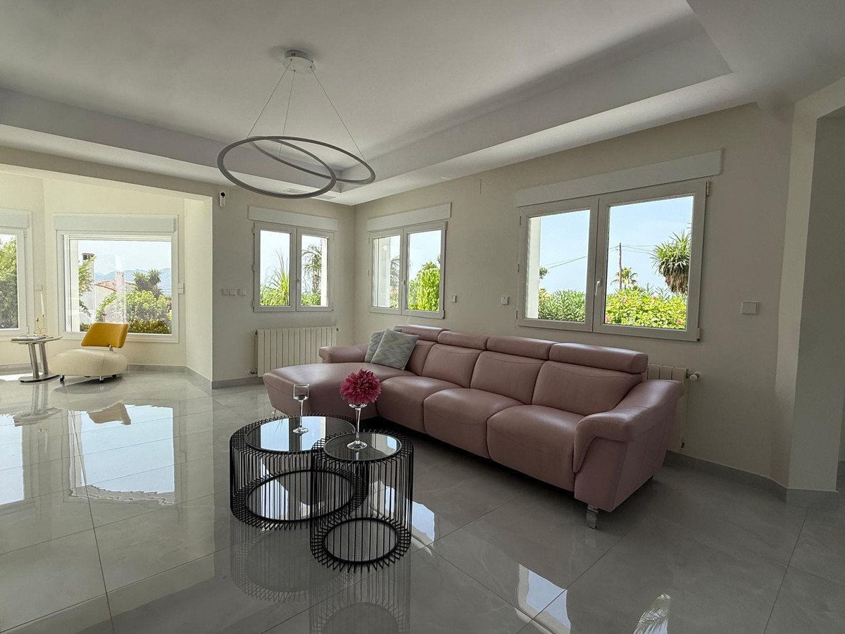 5 Bed Detached Villa in Denia
