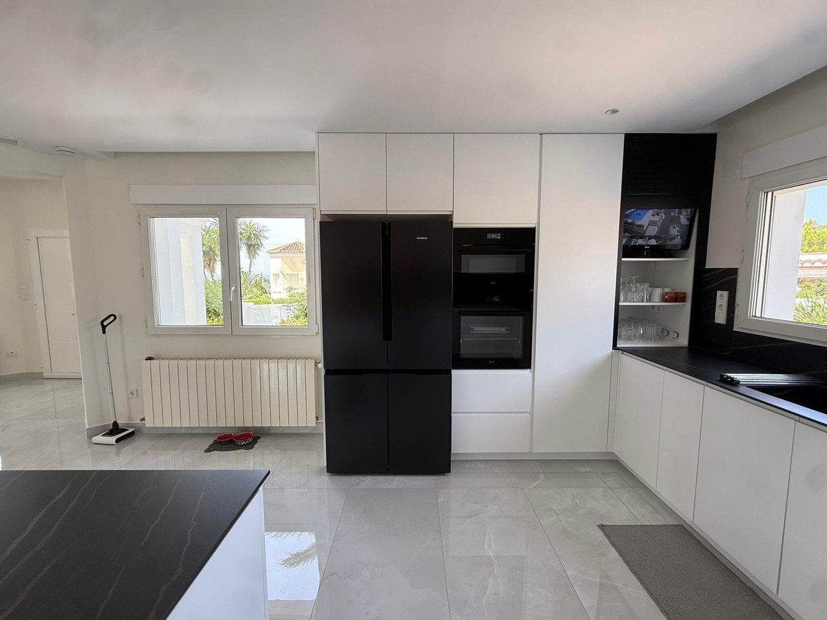 5 Bed Detached Villa in Denia