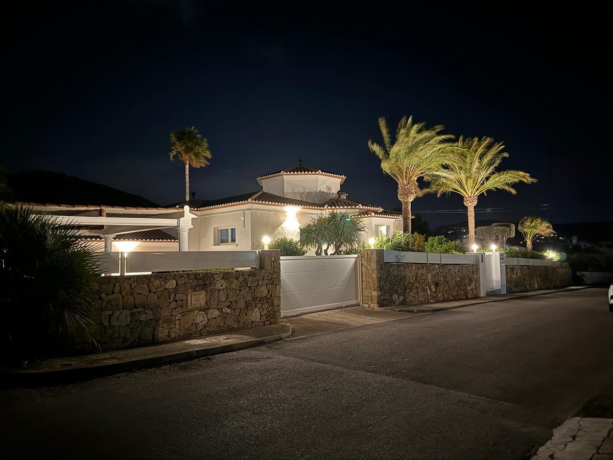 5 Bed Detached Villa in Denia