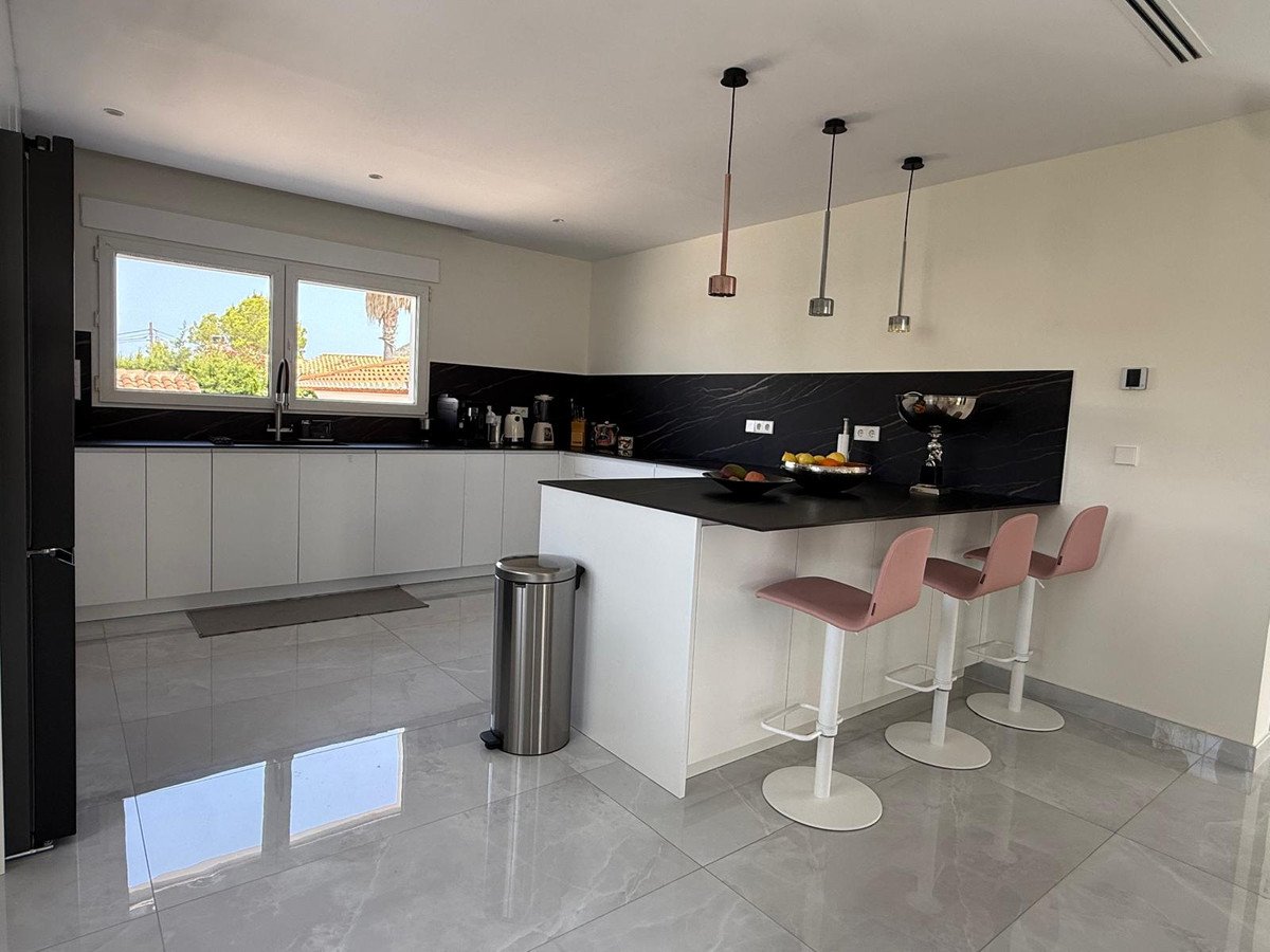 5 Bed Detached Villa in Denia