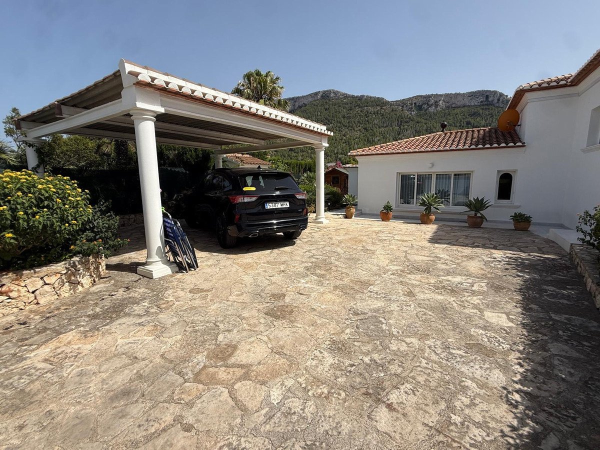5 Bed Detached Villa in Denia