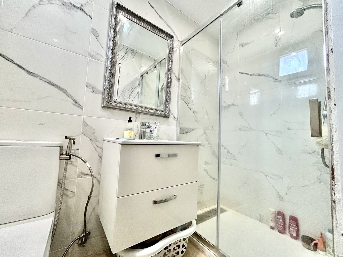 8 Bed Detached Villa in Los Montesinos