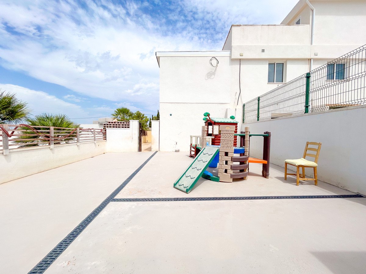 8 Bed Detached Villa in Los Montesinos