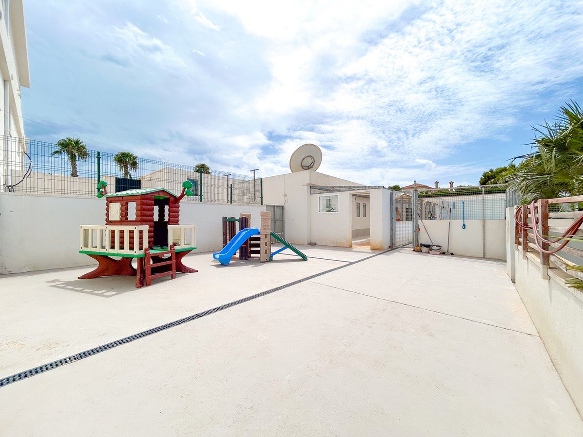 8 Bed Detached Villa in Los Montesinos