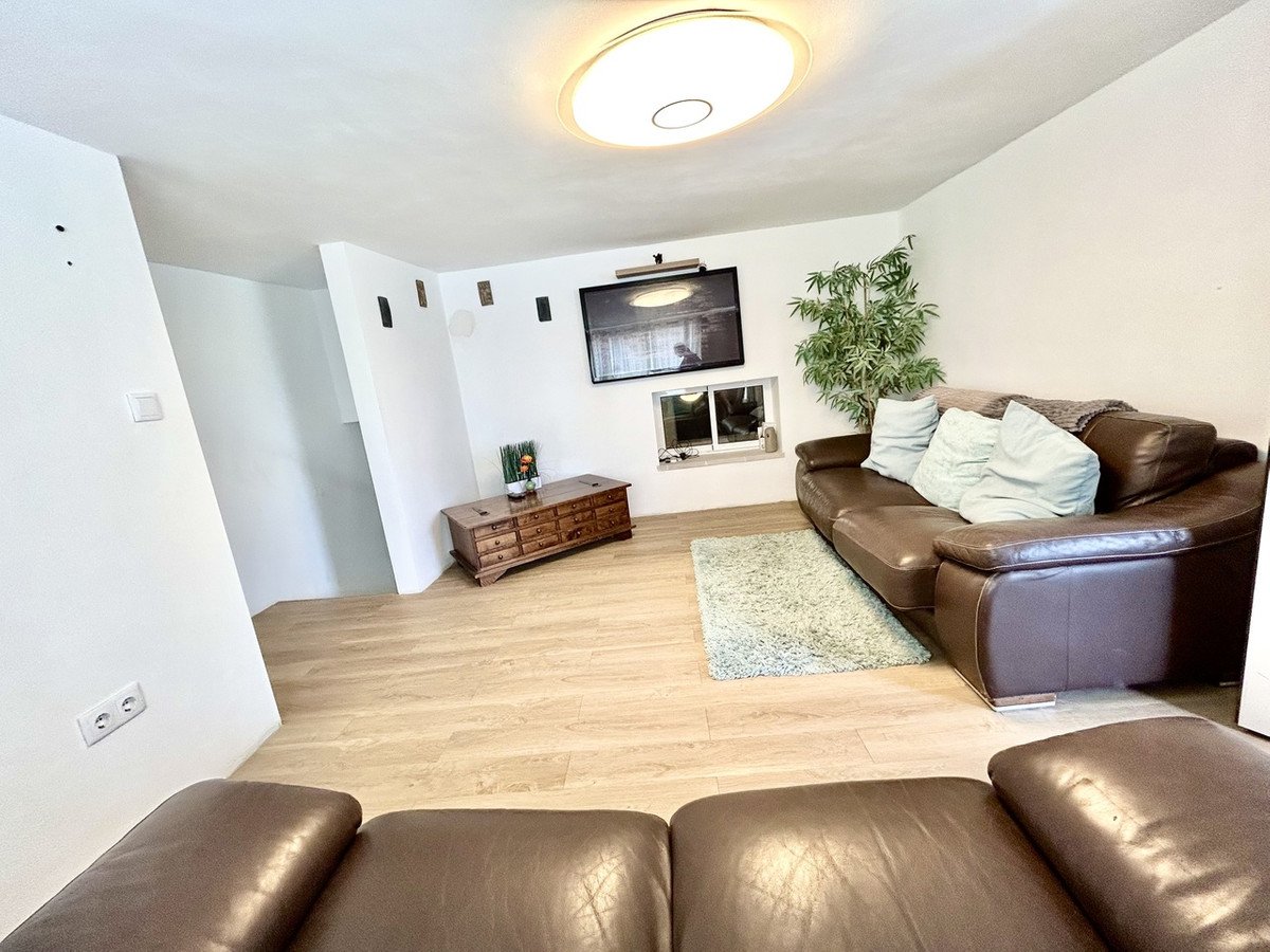 8 Bed Detached Villa in Los Montesinos