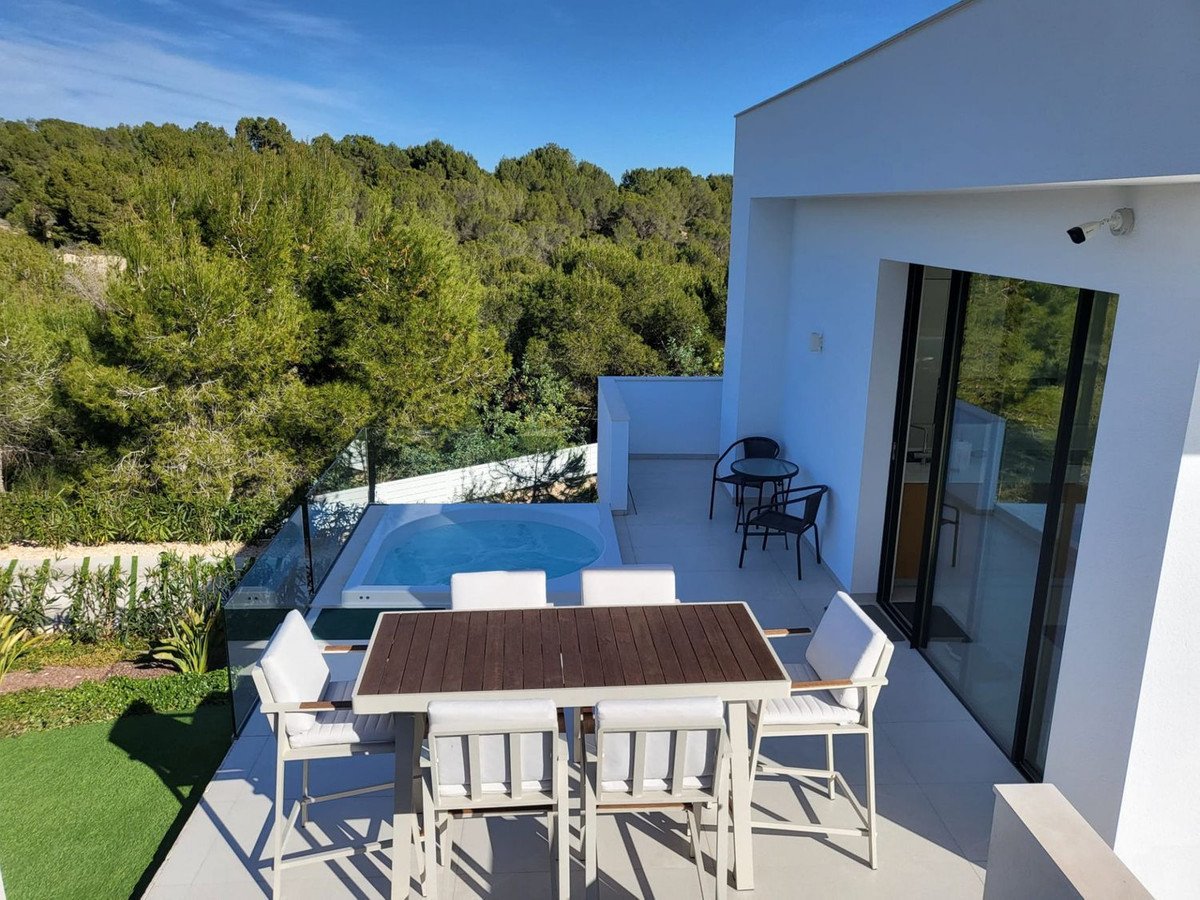 4 Bed Detached Villa in Orihuela