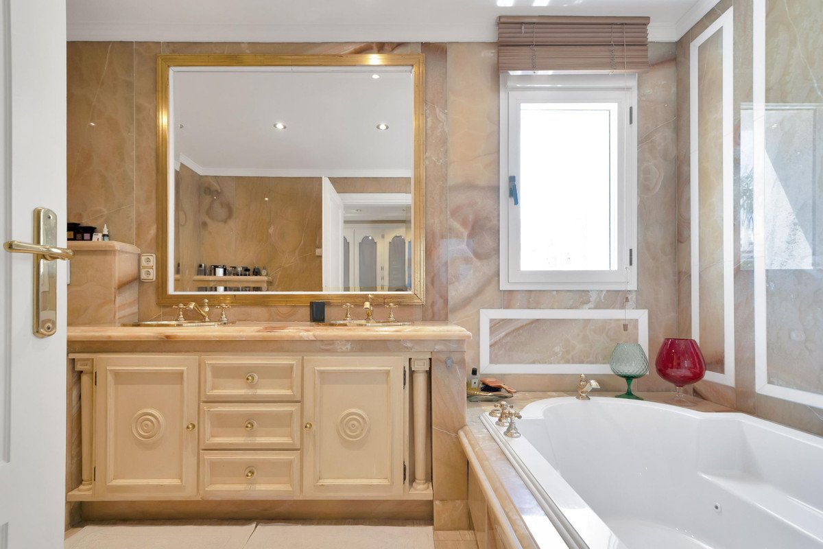 3 Bed Ground Floor Apartment in Marbella