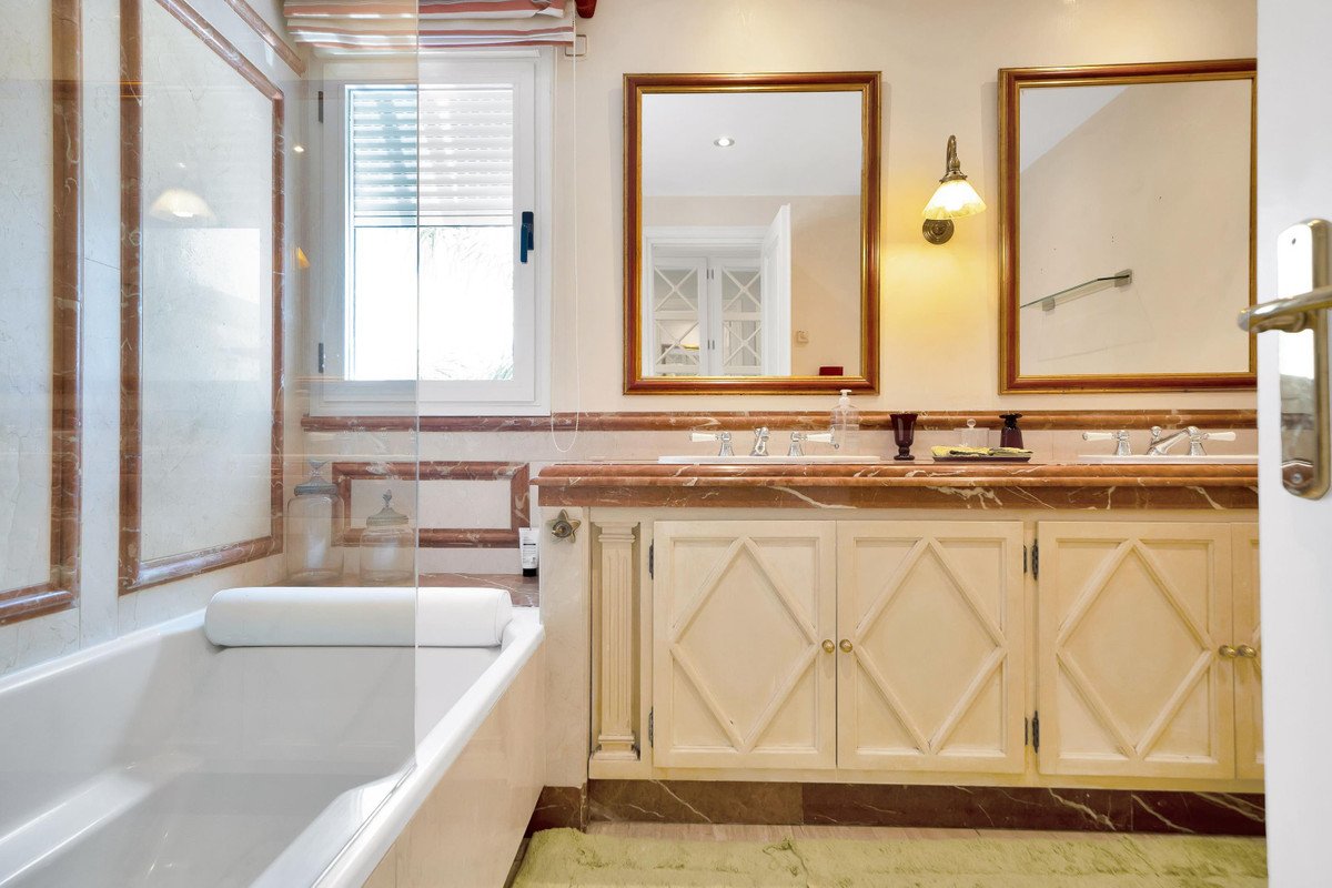 3 Bed Ground Floor Apartment in Marbella