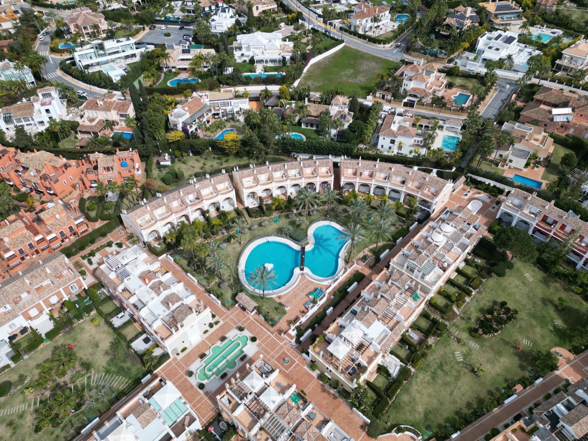 4 Bed Townhouse in Bahía de Marbella
