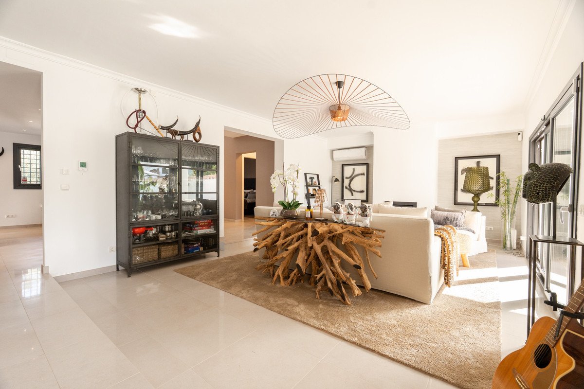 5 Bed Detached Villa in Nueva Andalucía