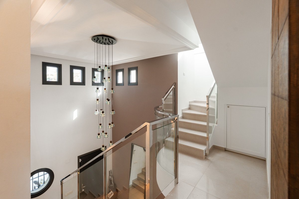 5 Bed Detached Villa in Nueva Andalucía