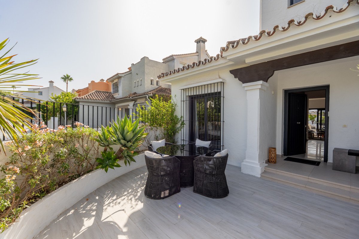 5 Bed Detached Villa in Nueva Andalucía
