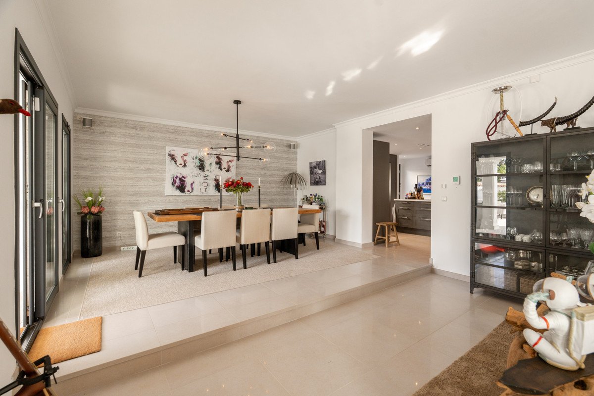 5 Bed Detached Villa in Nueva Andalucía