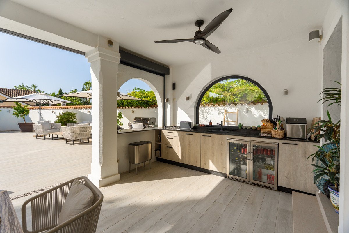 5 Bed Detached Villa in Nueva Andalucía